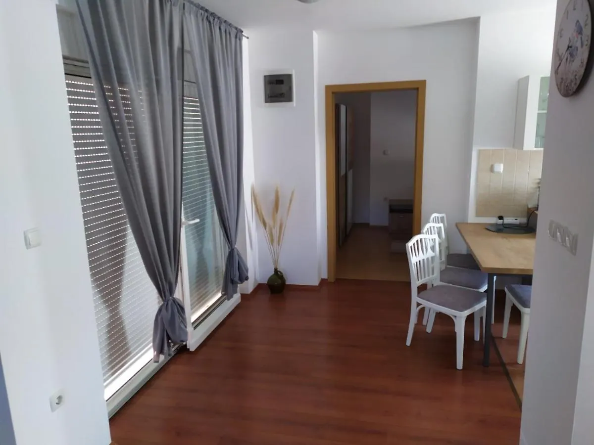 Zobic Family Apartments 라브